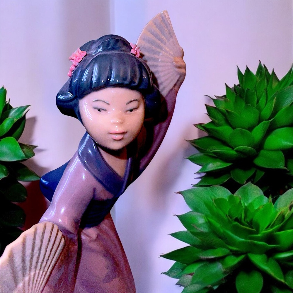 Retired Lladró Madame Butterfly - Japanese Girl With Fan Figurine #4991 - Picture 11 of 16